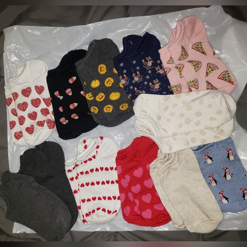 Women's Assorted Socks. 12 Pairs. One Size. Like New.
